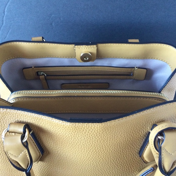 Nine West Faux Leather crossbody satchel shoulder Handbag Vacation Gold Zipper - Picture 9 of 15